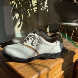 🎲 FootJoy GreenJoys 48762. Tan and white golf shoes.